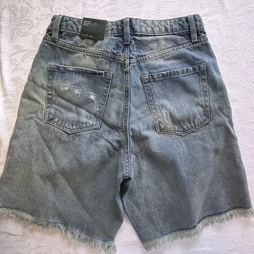 Wild Fable Shorts Womens 4‎ High Rise Distressed Denim Easy Rigid 8 Inch Inseam